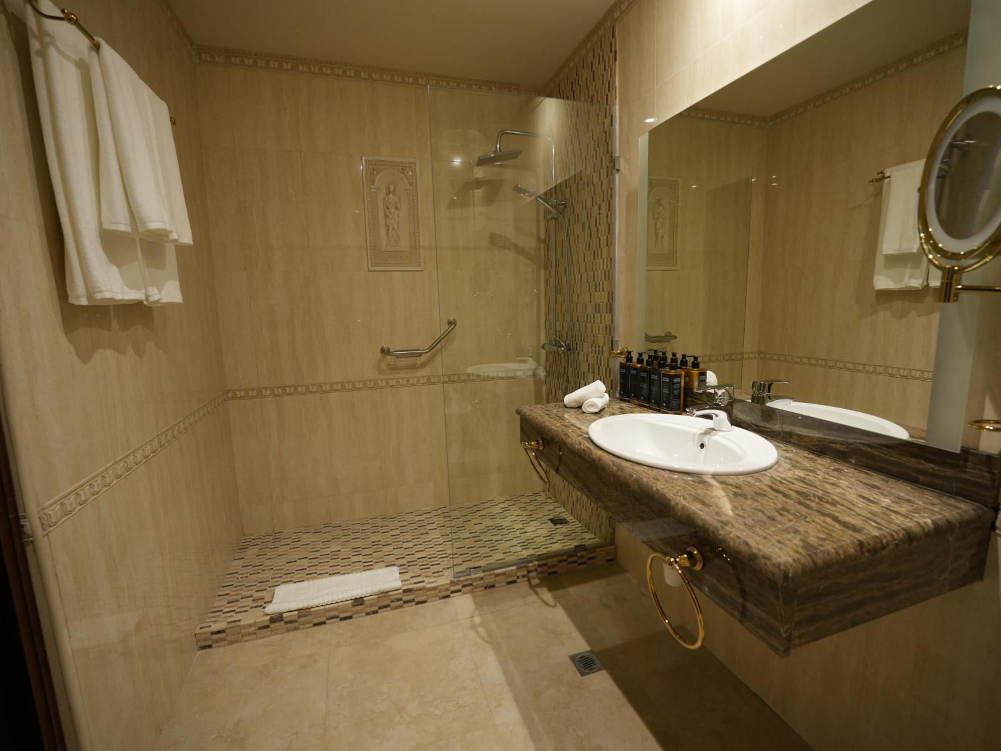 Eighty Eight Deluxe Hotel & Spa تساجكادزور المظهر الخارجي الصورة